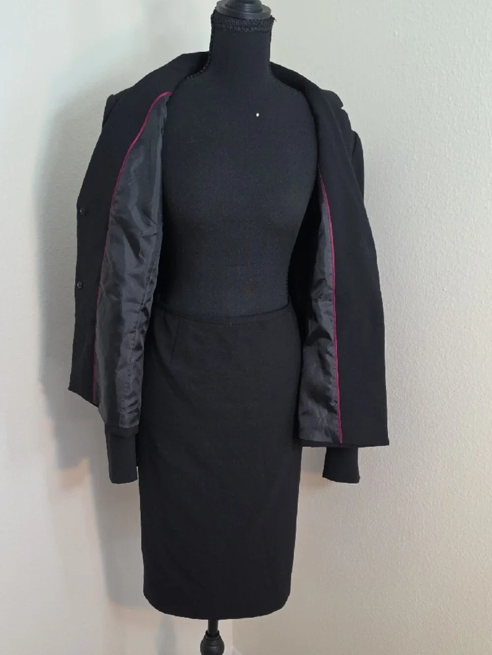 Calvin Klein Pleated Waist Cropped Skirt Suit | Black | Size 14